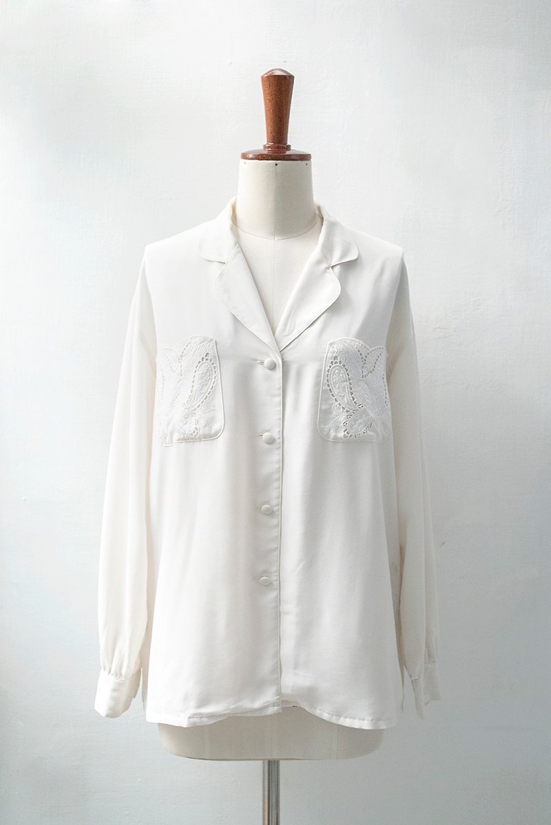 Banana Flyin '| vintage | plain openwork embroidery lace long-sleeved shirt - เสื้อผู้หญิง - ผ้าฝ้าย/ผ้าลินิน 