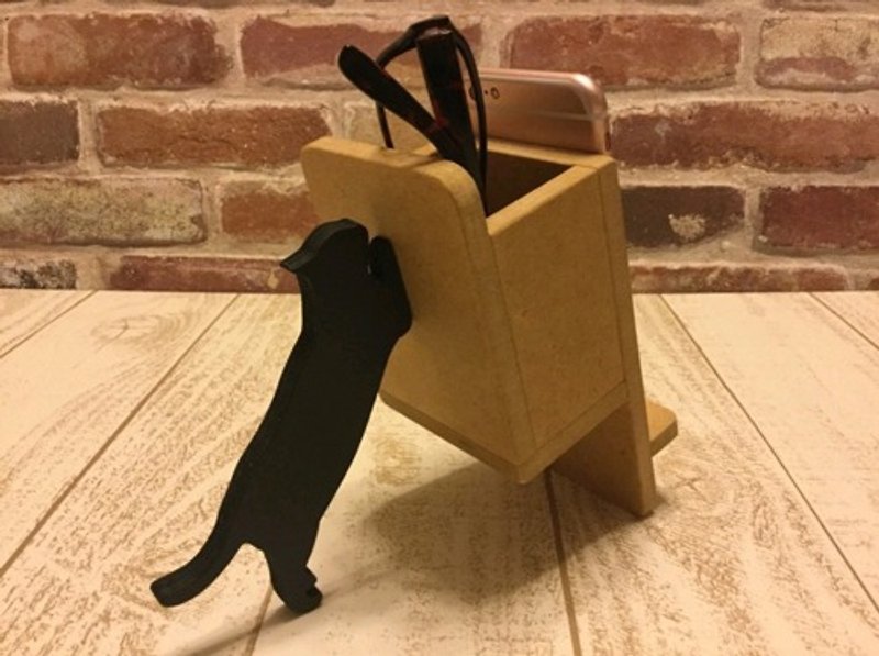 Made-to-order ● Supporting animal, color, changeable ● iPhone/smartphone stand with glasses case supported by a black cat ☆ Select a color from the color sample ☆ - Charms - Wood 