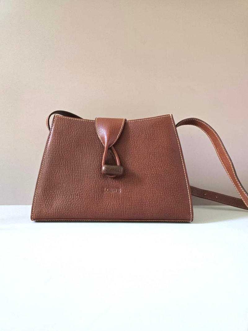 絕版古董包 Loewe咖啡色旋轉扣單肩包 斜背包 側背包 中古包 二手 - 側背包/斜背包 - 真皮 咖啡色