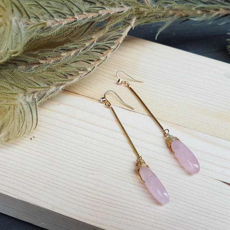 Exclusive earrings [oval pink crystal copper earrings] - สร้อยข้อมือ - เครื่องเพชรพลอย สึชมพู