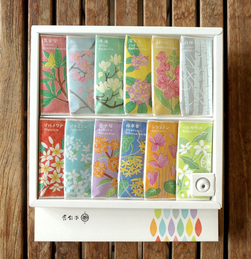 日本香彩堂 - 以花傳心完整版線香禮盒・含 12 種香氣 - 香薰/精油/線香 - 其他材質 多色