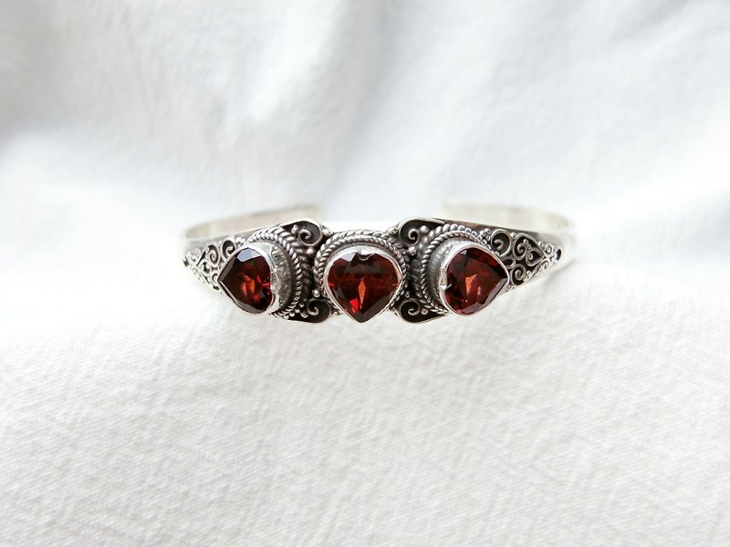 石榴石925純銀心形寶石復古設計手環 尼泊爾手工銀飾 - 手鍊/手環 - 寶石 紅色