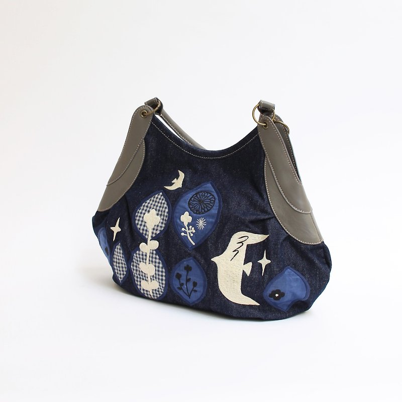 Embroidery and Granny bag from the sky - Handbags & Totes - Cotton & Hemp Blue