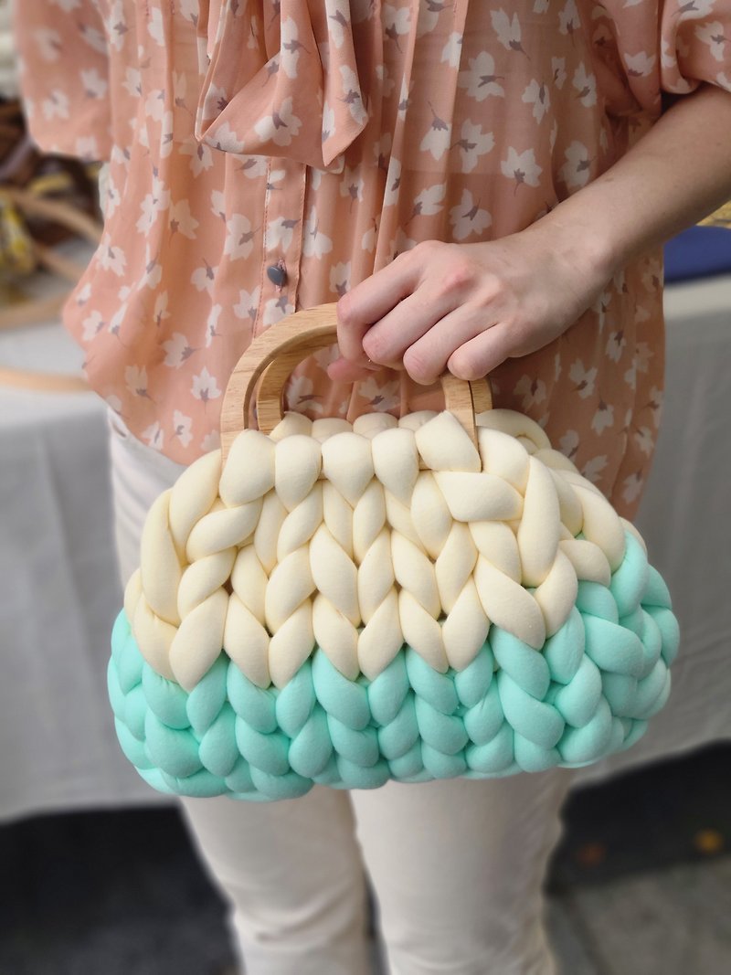 Cotton two-tone handbag - กระเป๋าถือ - ผ้าฝ้าย/ผ้าลินิน หลากหลายสี
