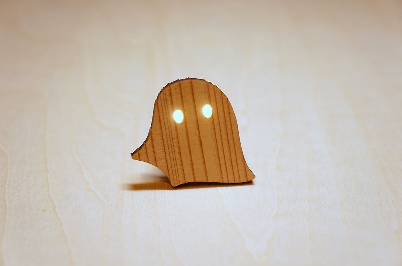 Ghost puzzle LED badge SUGI Kumamoto Oguni Sugi No.10 - Brooches - Wood Brown