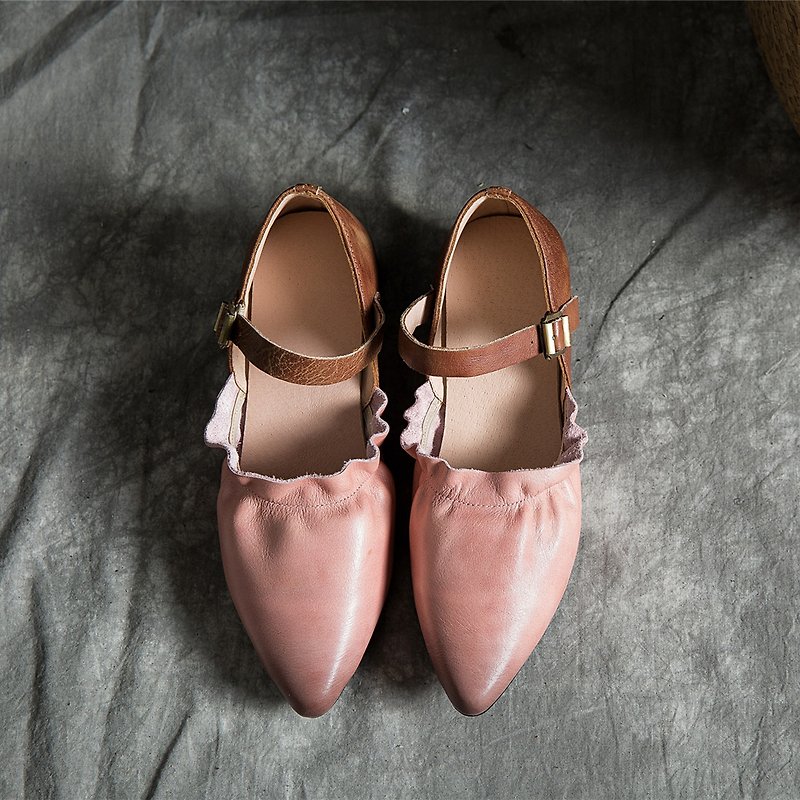 秋のレトロな女性の靴は、先の尖った単一の靴で厚い最上層の牛革を増加させました - パンプス - 革 ピンク