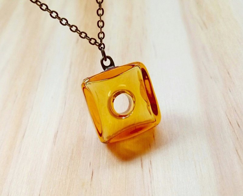 Ice-cold cube essential oil bottle necklace - Necklaces - Colored Glass Orange