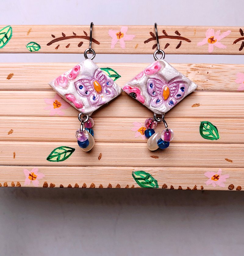 紫色蝴蝶壓紋 手作黏土耳環 手繪捏製 不銹鋼 吊墜款 - 耳環/耳夾/耳骨夾 - 黏土 紫色