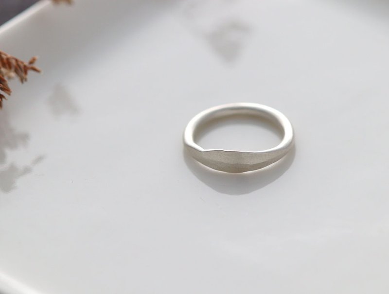 ni.kou sterling silver single-sided water ripple ring - แหวนทั่วไป - โลหะ 