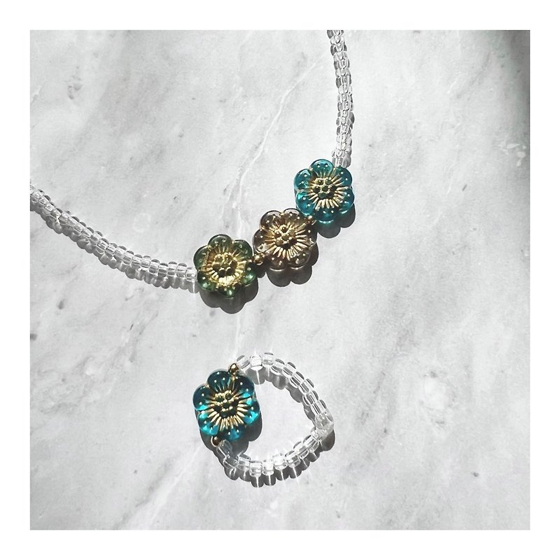 Flower necklace & ring set【clear】 - ชุดครอบครัว - แก้ว สีใส