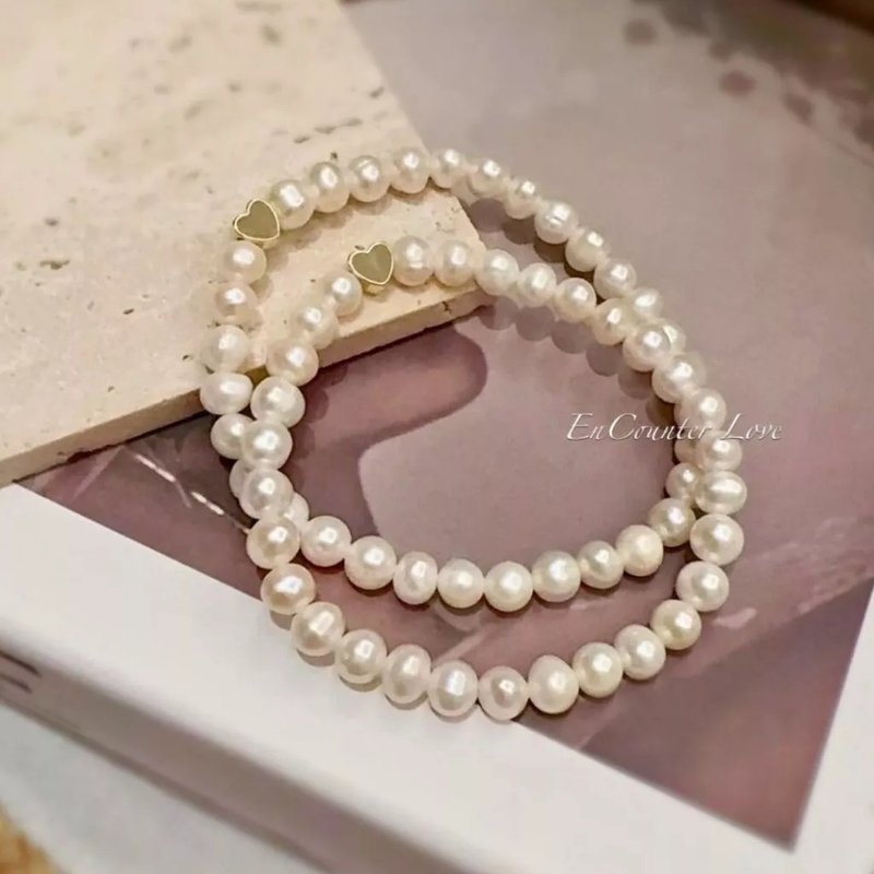 Ready stock gift box packaging [natural pearl] love bracelet confident, elegant and romantic - สร้อยข้อมือ - ไข่มุก ขาว