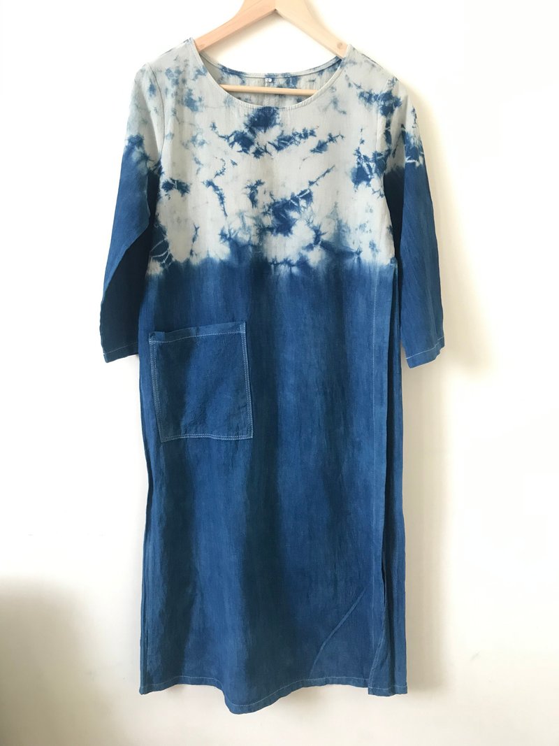 塔素täzzu 藍染純棉 雲彩 開衩長洋裝 - 洋裝/連身裙 - 棉．麻 
