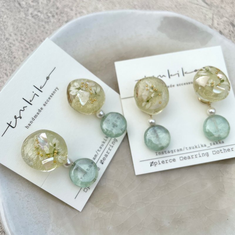 Mint Green Pressed Flower Earrings/Dry Flower Earrings/Japanese Resin/Handmade Jewelry
