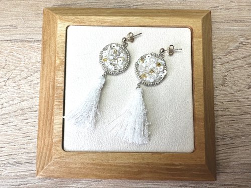タッセル付きハンドメイド刺繍ピアス - ショップ maaunou studio