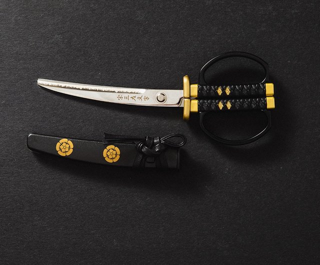 My gf bought me this really cool pair of samurai scissors while in