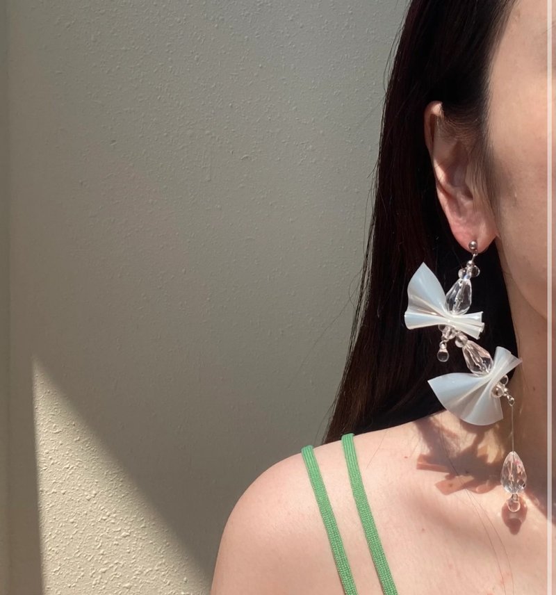 ribbon drops 3color ピアス イヤリング リボン 大ぶり - ピアス・イヤリング - アクリル 透明
