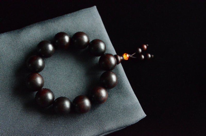 [Small leaf rosewood with a small amount of Venus] 2.0cm men's bracelet - Bracelets - Wood Red