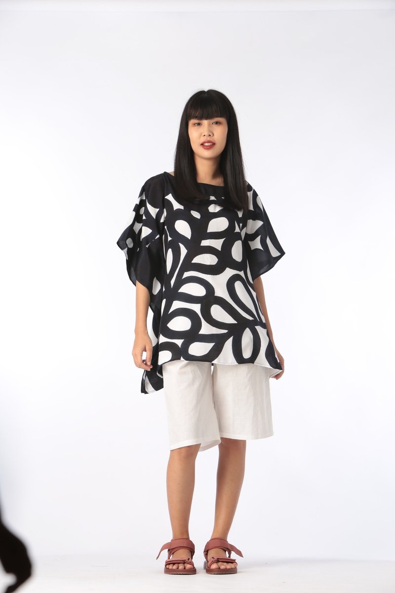 Poncho Blouse Cotton Silk Hand Painted for Summer resort vacation - 女上衣/長袖上衣 - 棉．麻 藍色