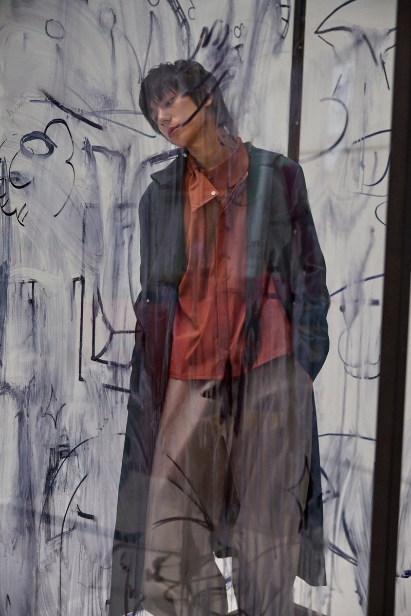 Vネック装飾フードコート - ジャケット - その他の素材 