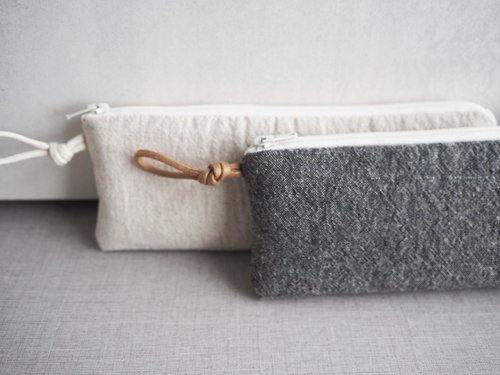 【オーダーメイド】トライアングル型ペンケース　手縫い　キャンモア オーダーメイド】トライアングル型ペンケース 手縫い キャンモア