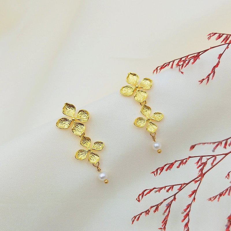 Twin Hydrangea Pearl Earrings with 18k gold - Earrings & Clip-ons - Copper & Brass Gold