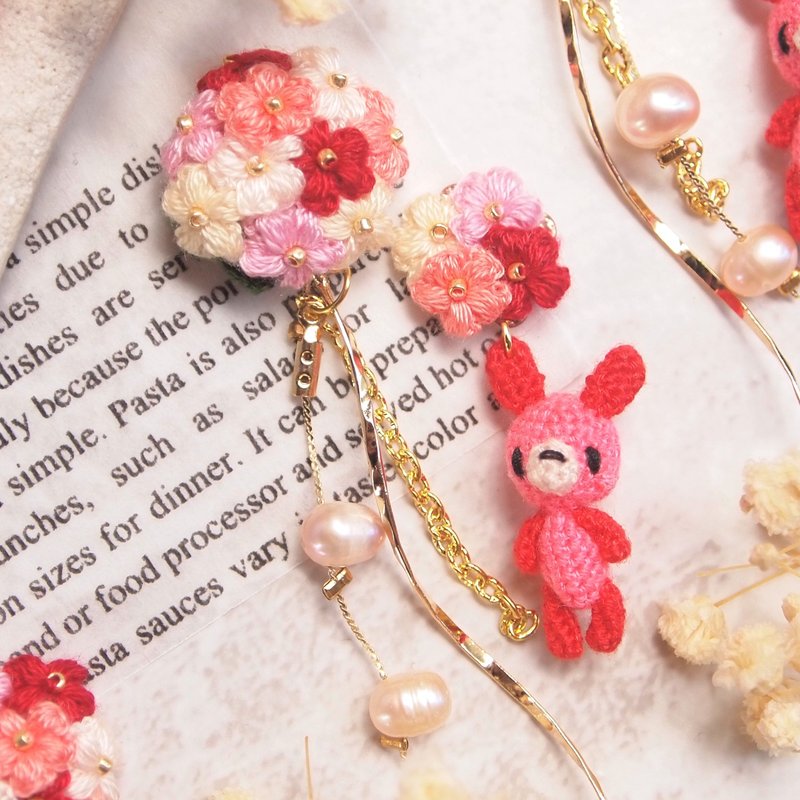 [耳針/耳夾] 女人味花束，帶兔子出門 x 淡水珍珠 - 耳環/耳夾 - 繡線 紅色