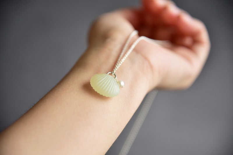 [Mermaid's Dream] Hetian Jade Qinghai Shell Pendant 925 Silver Simple Short Necklace - สร้อยคอ - หยก สีใส