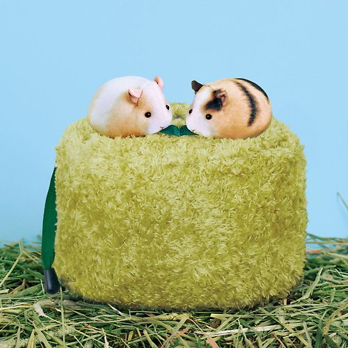FELISSIMO (授權販售) Pinkoi 品牌形象館 【YOU+MORE!】天竺鼠吃草造型抽繩束口化妝包