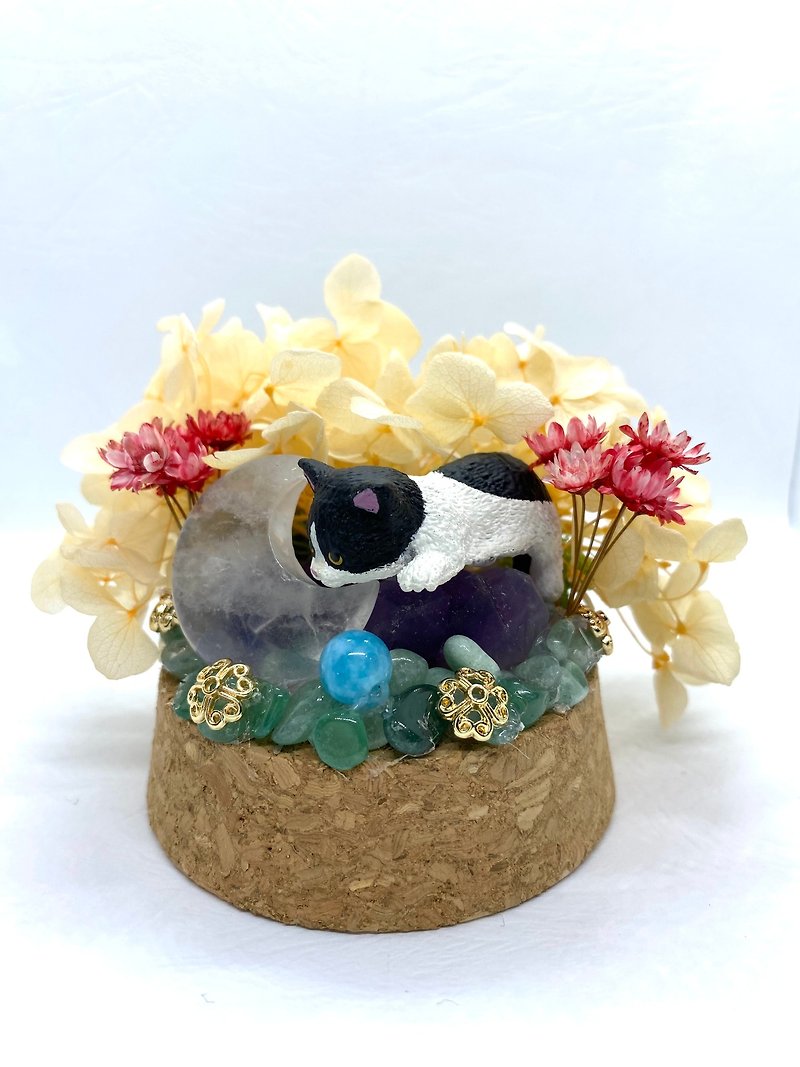 Mercedes Cat and White Crystal Moon/Amethyst/Aquamarine-Crystal Doll Dried Flower Arrangement - ของวางตกแต่ง - คริสตัล 