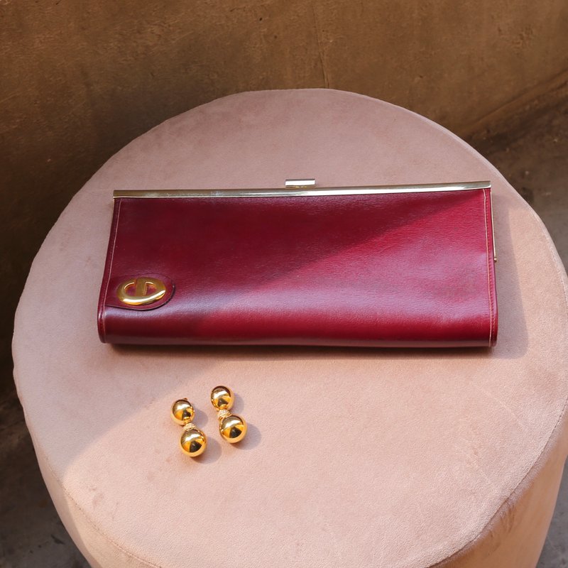 Vintage CHRISTIAN DIOR 1970s CD Logo Gold Kiss lock Closure Red Clutch Bag - 手拿包 - 真皮 紅色