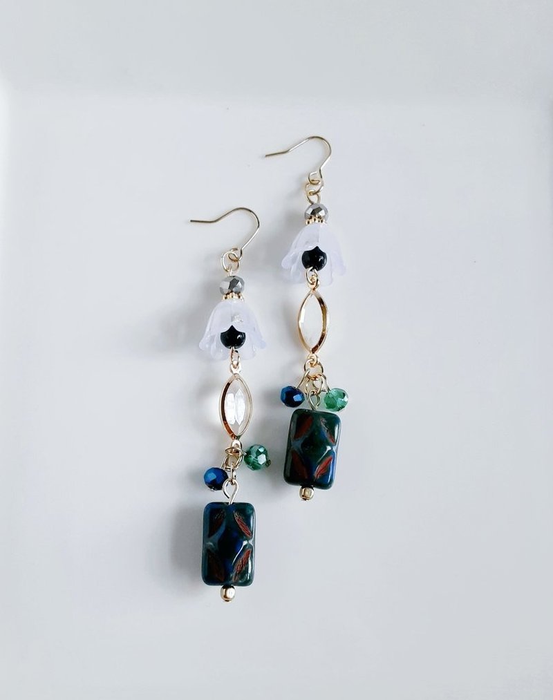 捷克珠垂墜鈴蘭珠與壓克力框鑽石的深色系耳環，生日禮物，獨特個性，可更換為抗過敏耳針或耳夾。 - 耳環/耳夾 - 玻璃 綠色