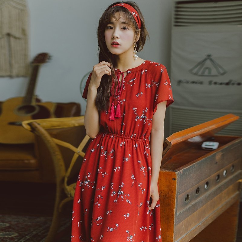 安妮陳2018夏裝新款文藝女裝抽繩吊墜領連身裙洋裝 - 洋裝/連身裙 - 聚酯纖維 紅色