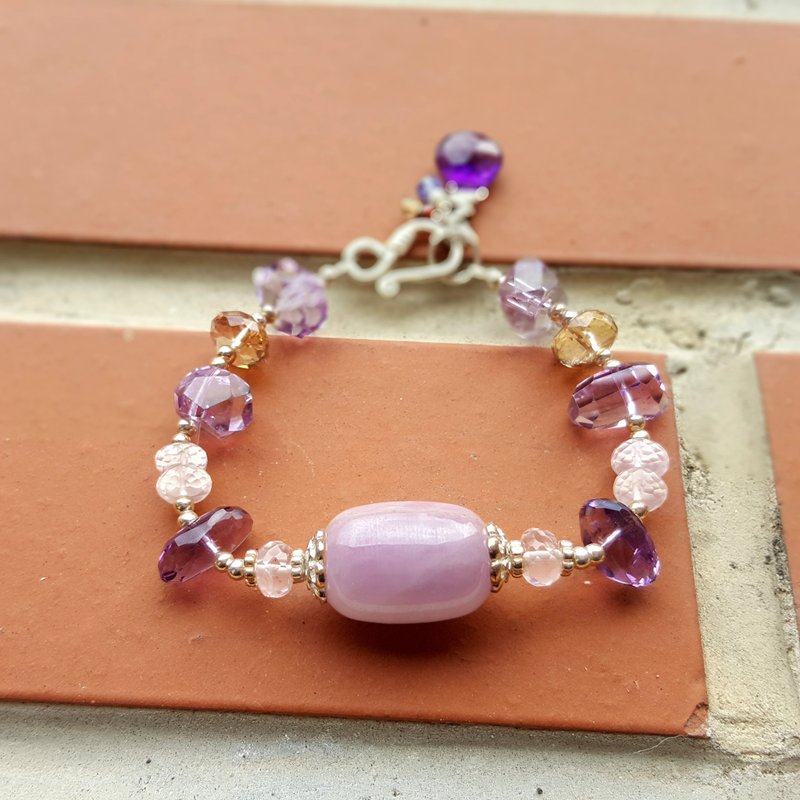 Girls Crystal World-Queen of Purple Heart [Purple Lithium] Handmade Natural Crystal Bracelet - สร้อยข้อมือ - เครื่องเพชรพลอย สีม่วง