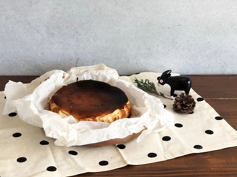 Burnt Basque cheese/6 inches_ Please inquire about the delivery date before placing an order - Cake & Desserts - Fresh Ingredients Brown