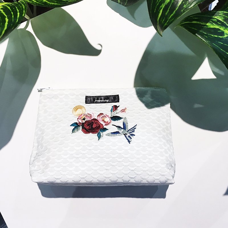 humming- Embroidery cosmetic bag / sapphire - กระเป๋าเครื่องสำอาง - งานปัก ขาว