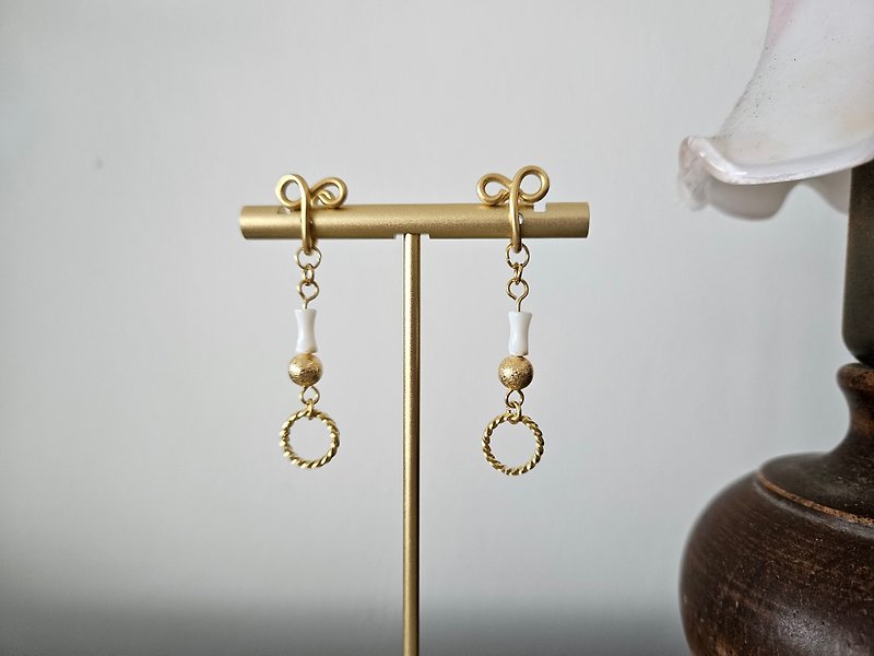 [Xunmengyuan] Gold, white ~ painless Clip-On, clip-on earrings, ear hooks - ต่างหู - วัสดุอื่นๆ สีทอง