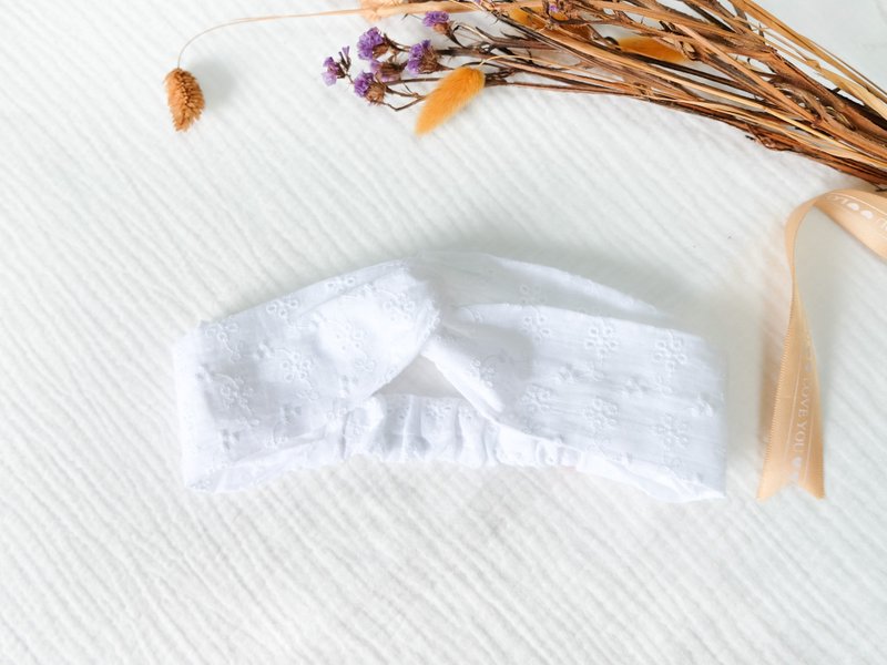純白刺繡蕾絲法式扭結寶寶髮帶-寶寶彌月/周歲/洗禮/婚禮花童 - 嬰兒帽子/髮帶 - 棉．麻 白色