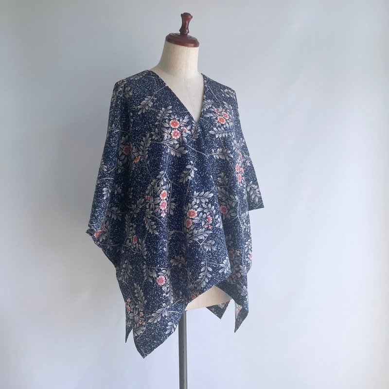 Unique item | Vertical cloth Wide Pullover -Wool KIMONO, flowers on dark blue - Women's Tops - Wool Blue