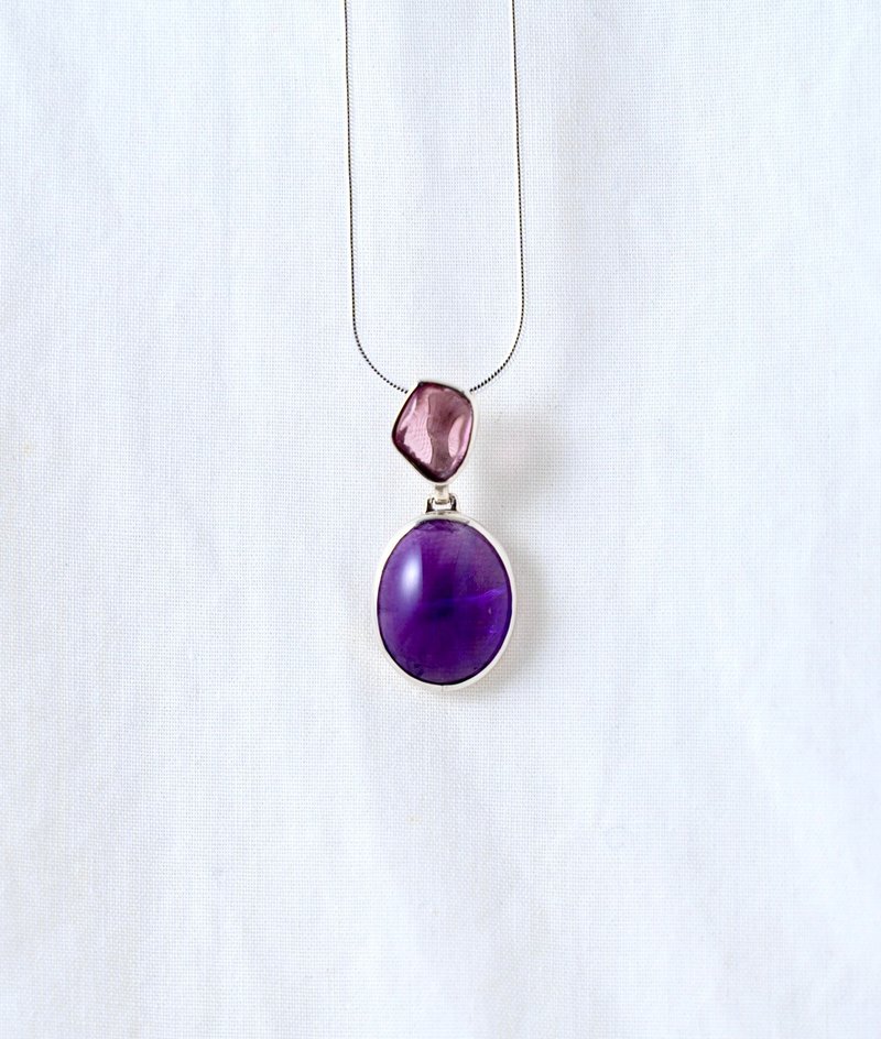 Handcrafted Amethyst and Pink Tourmaline Pendant: Elegant Gemstone Contrast - สร้อยคอ - เงินแท้ สีม่วง