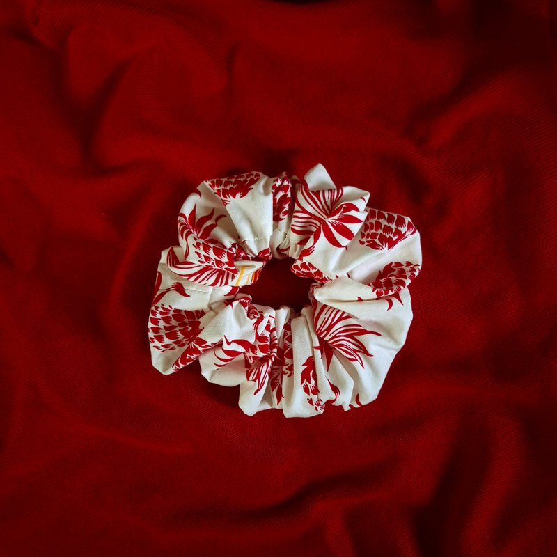 Handmade scrunchy: red pineapple patterns - Hair Accessories - Cotton & Hemp 