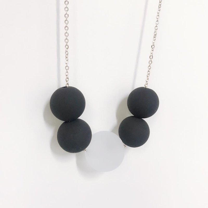 Black Necklace Christmas Birthday gift Bridal shower - สร้อยติดคอ - วัสดุอื่นๆ สีดำ