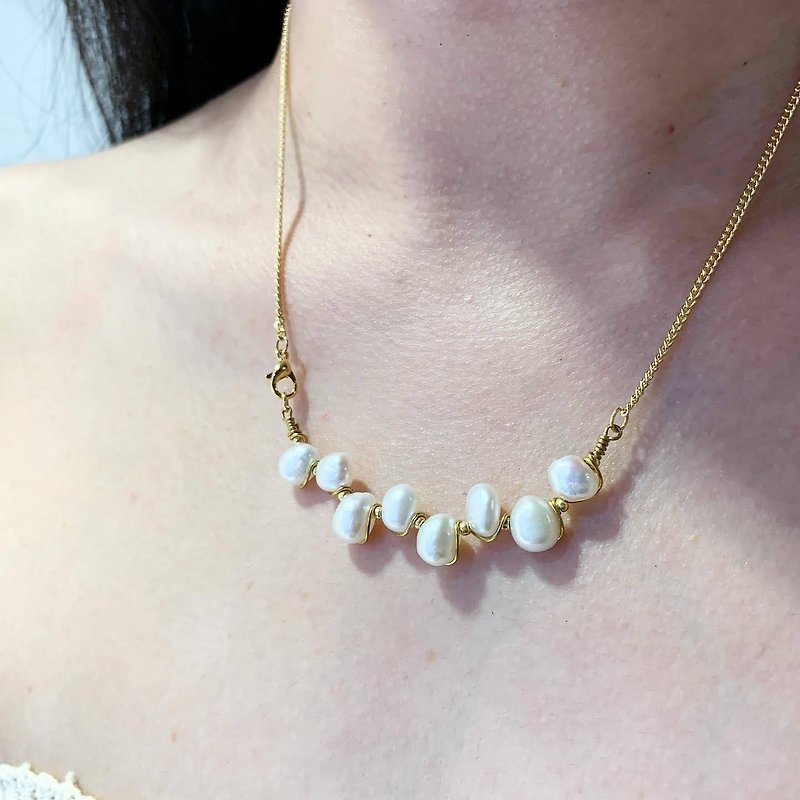 _ 2.0 new version of Bronze line irregular shape natural pearl hand necklace dual-purpose design - สร้อยคอ - ไข่มุก ขาว