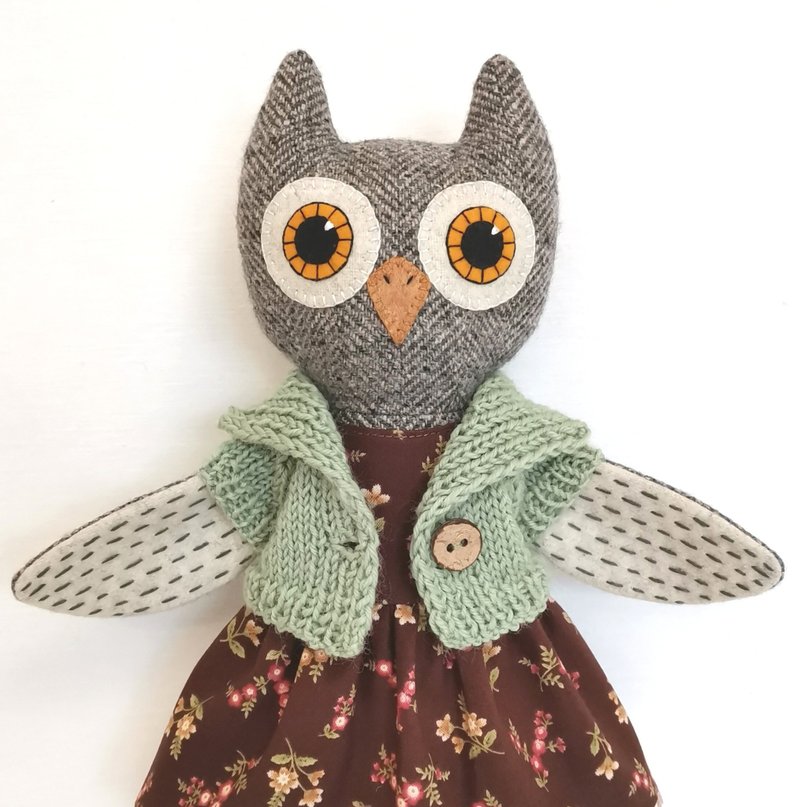 Owl girl, plush stuffed doll, handmade textile bird toy - 公仔/玩偶 - 羊毛 