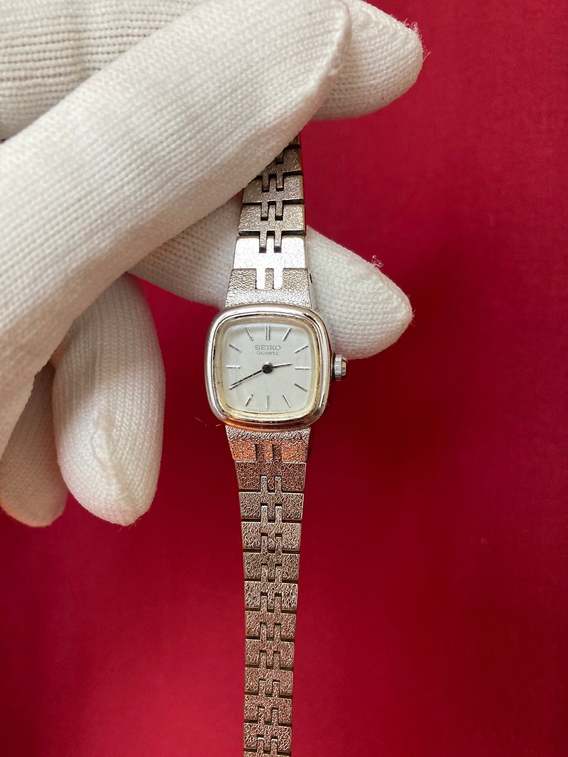 SEIKO Silver Classic Square Case Geometric Hour Markers Antique Watch - นาฬิกาผู้หญิง - วัสดุอื่นๆ สีเงิน