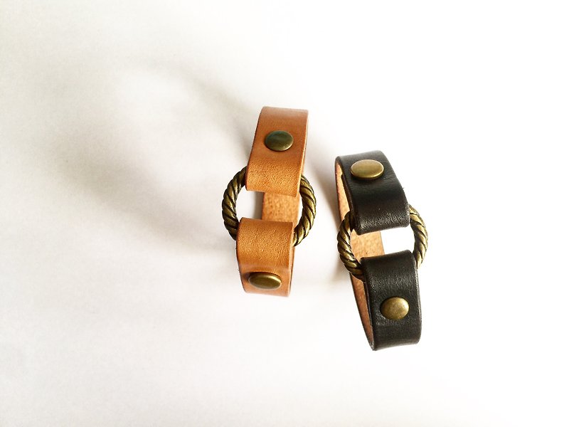 Yeebee-round buckle leather bracelet - Bracelets - Genuine Leather 