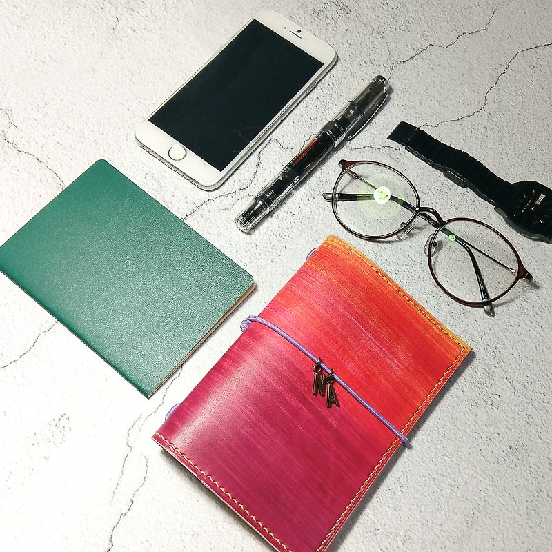 Valentine's Day Limited Edition - Traveler Notebook - Gradient brush leather clothing - Notebooks & Journals - Genuine Leather Multicolor