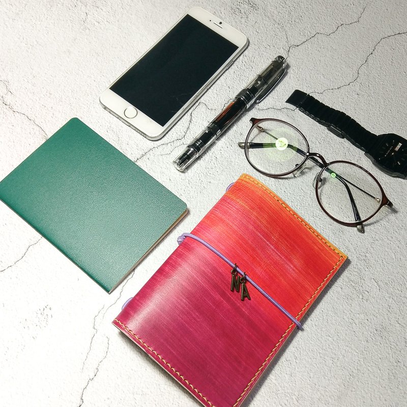 Valentine's Day Limited Edition - Traveler Notebook - Gradient brush leather clothing - Notebooks & Journals - Genuine Leather Multicolor