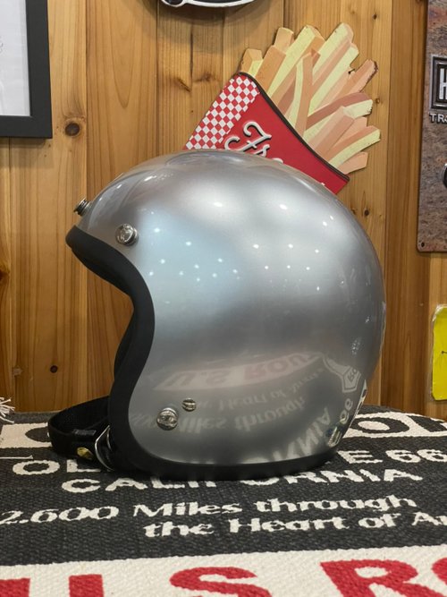 台湾製のハーフフェイスヘルメット、シルバーメッキのレトロな