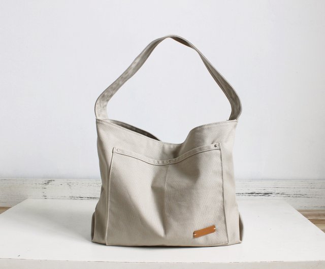 bag with wide shoulder strap