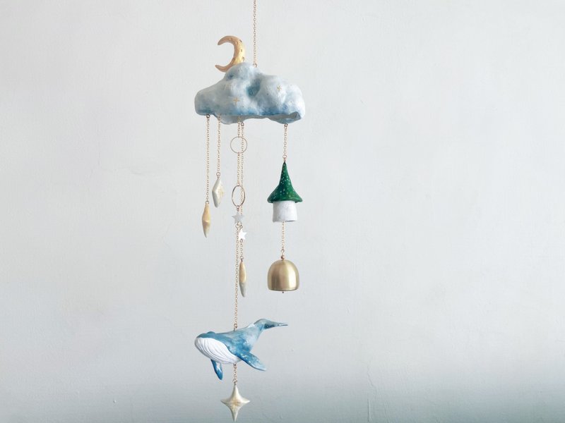 Moon Cloud Whale Swimming Wind Chime - ของวางตกแต่ง - ดินเหนียว สีน้ำเงิน